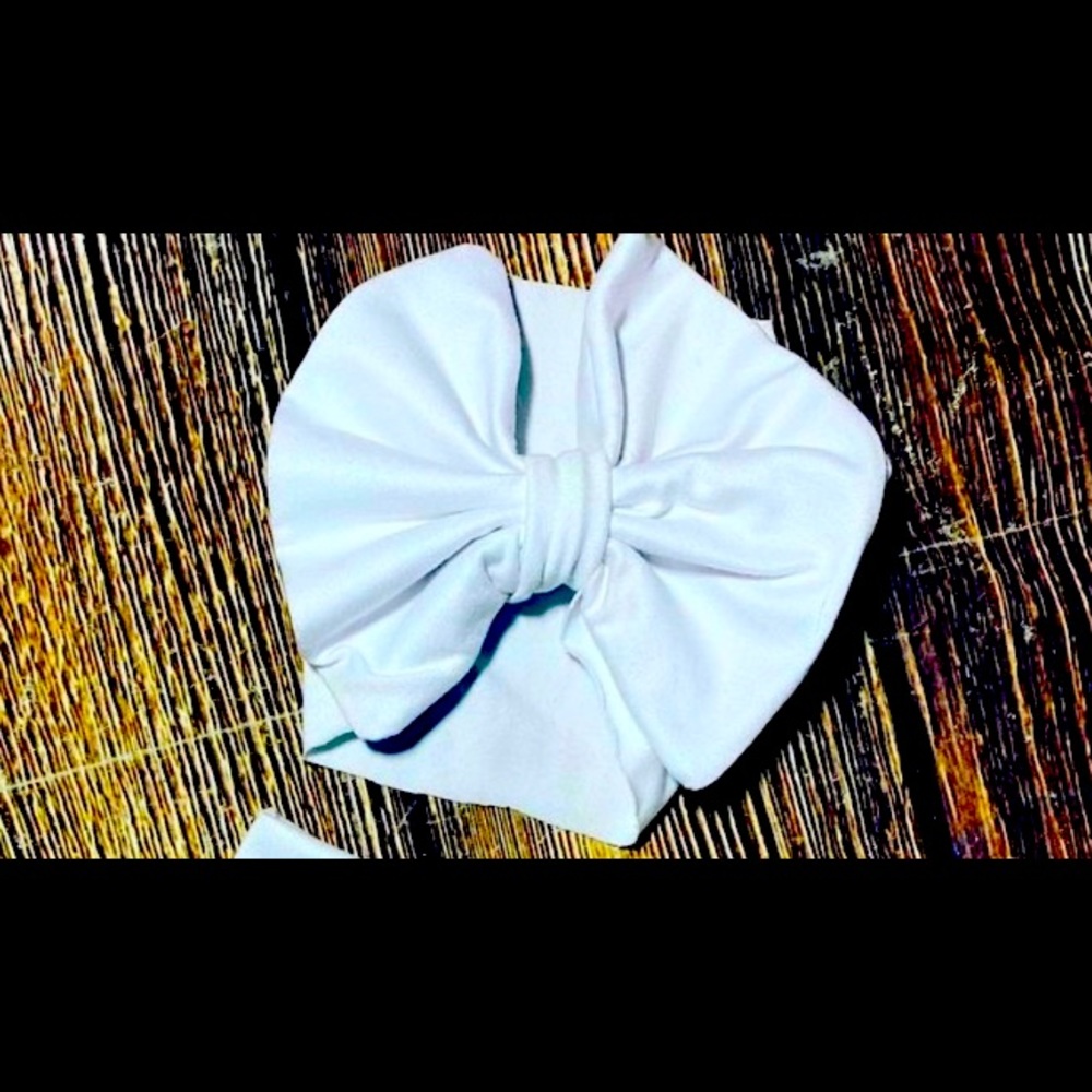 White handmade with love bow 0-24months